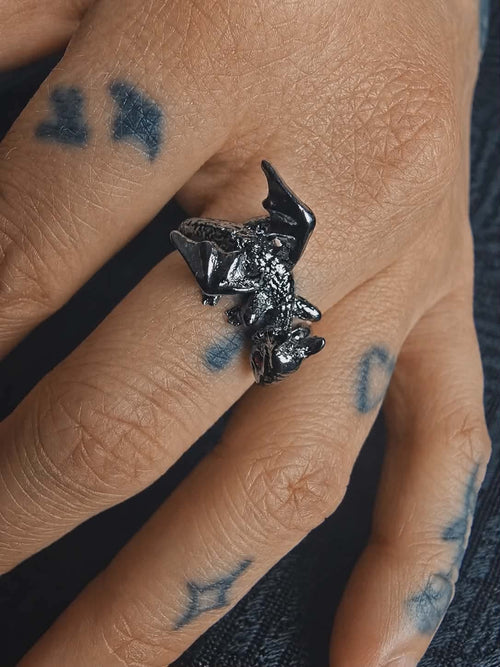 bague dragon noire au yeux rubis