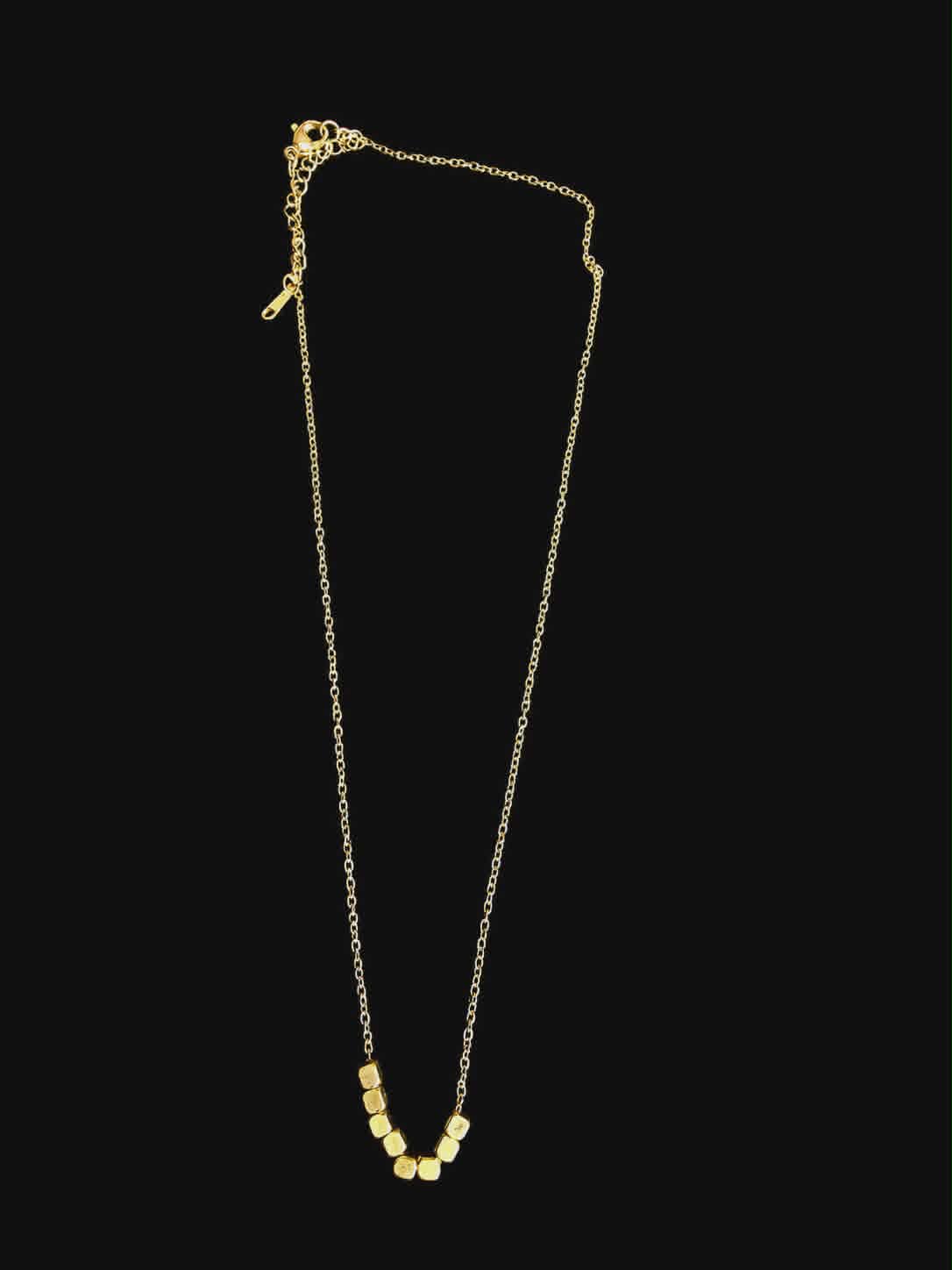 collier cubique élègant