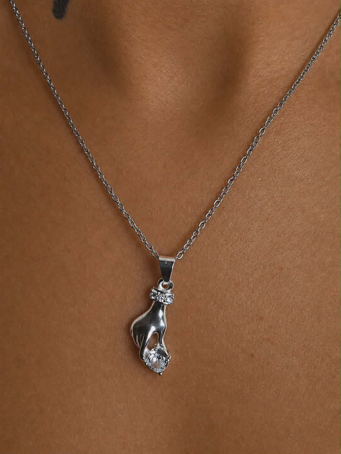 collier main a diamant